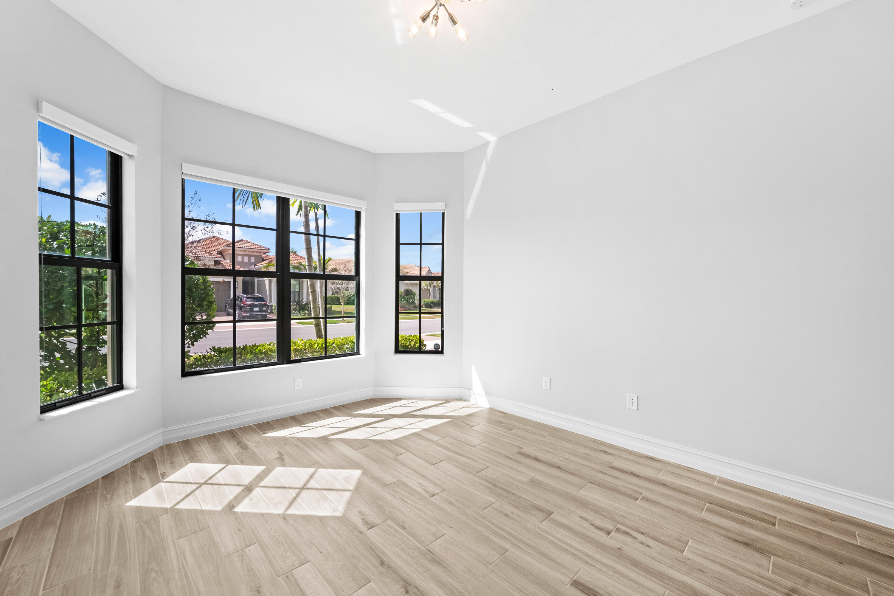 PARKLAND ROYALE - Residential