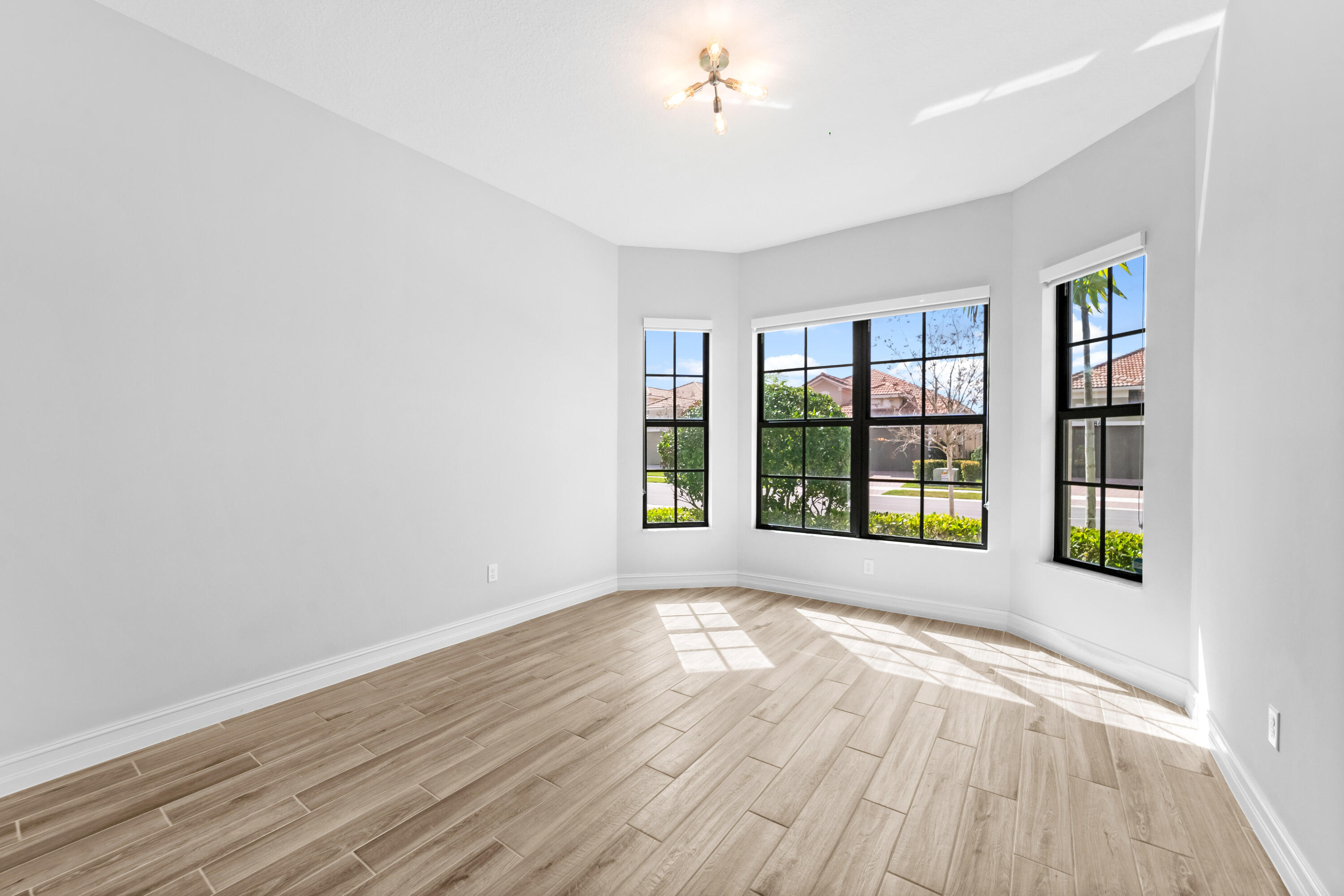 PARKLAND ROYALE - Residential