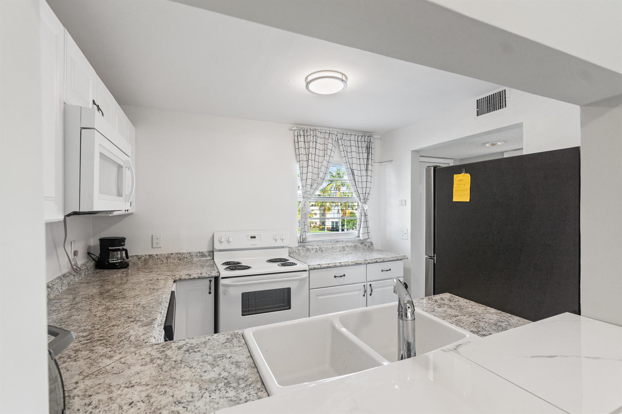 VILLAGE ROYALE GREENVIEW - Residential Lease