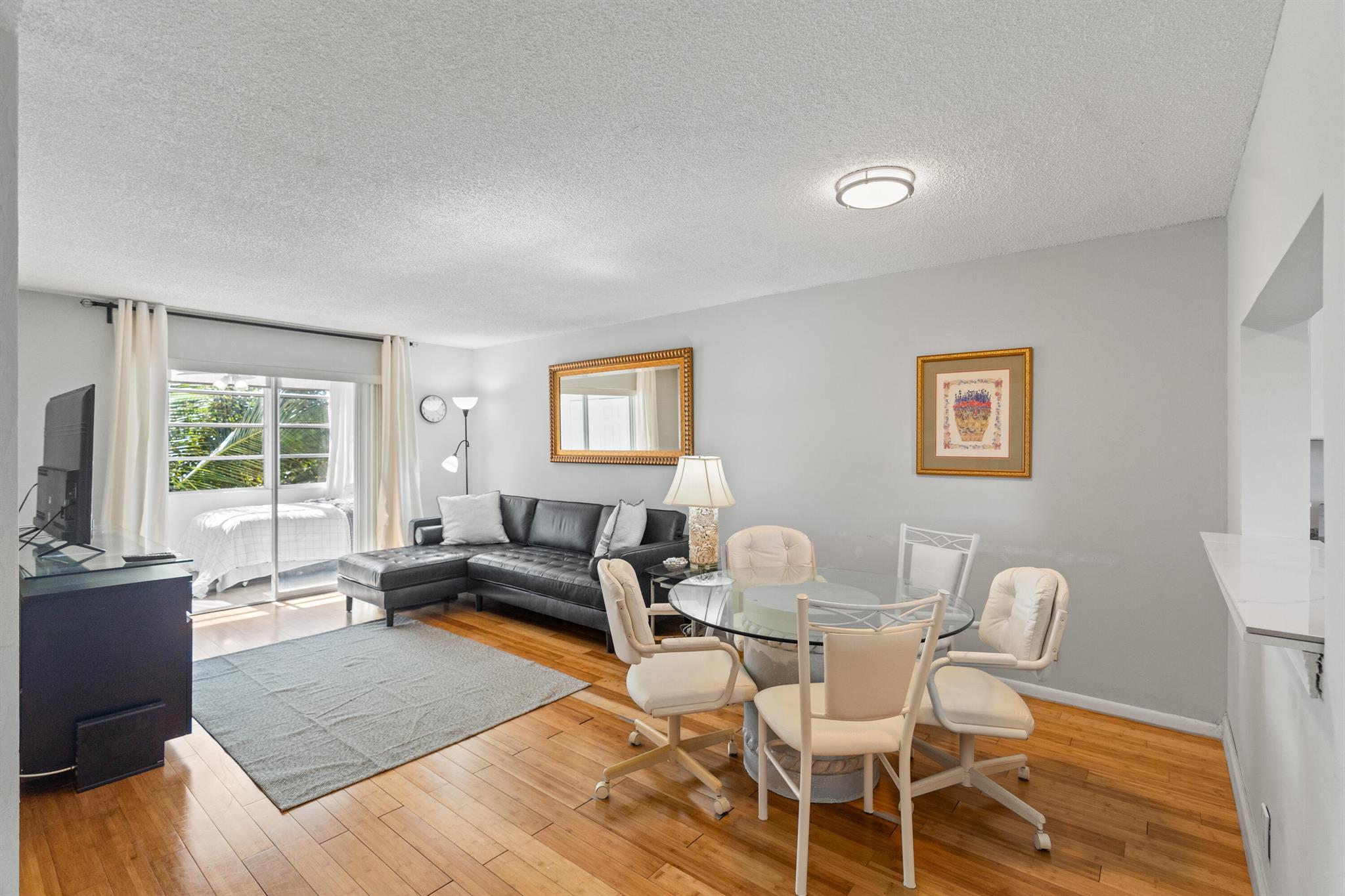 VILLAGE ROYALE GREENVIEW - Residential Lease