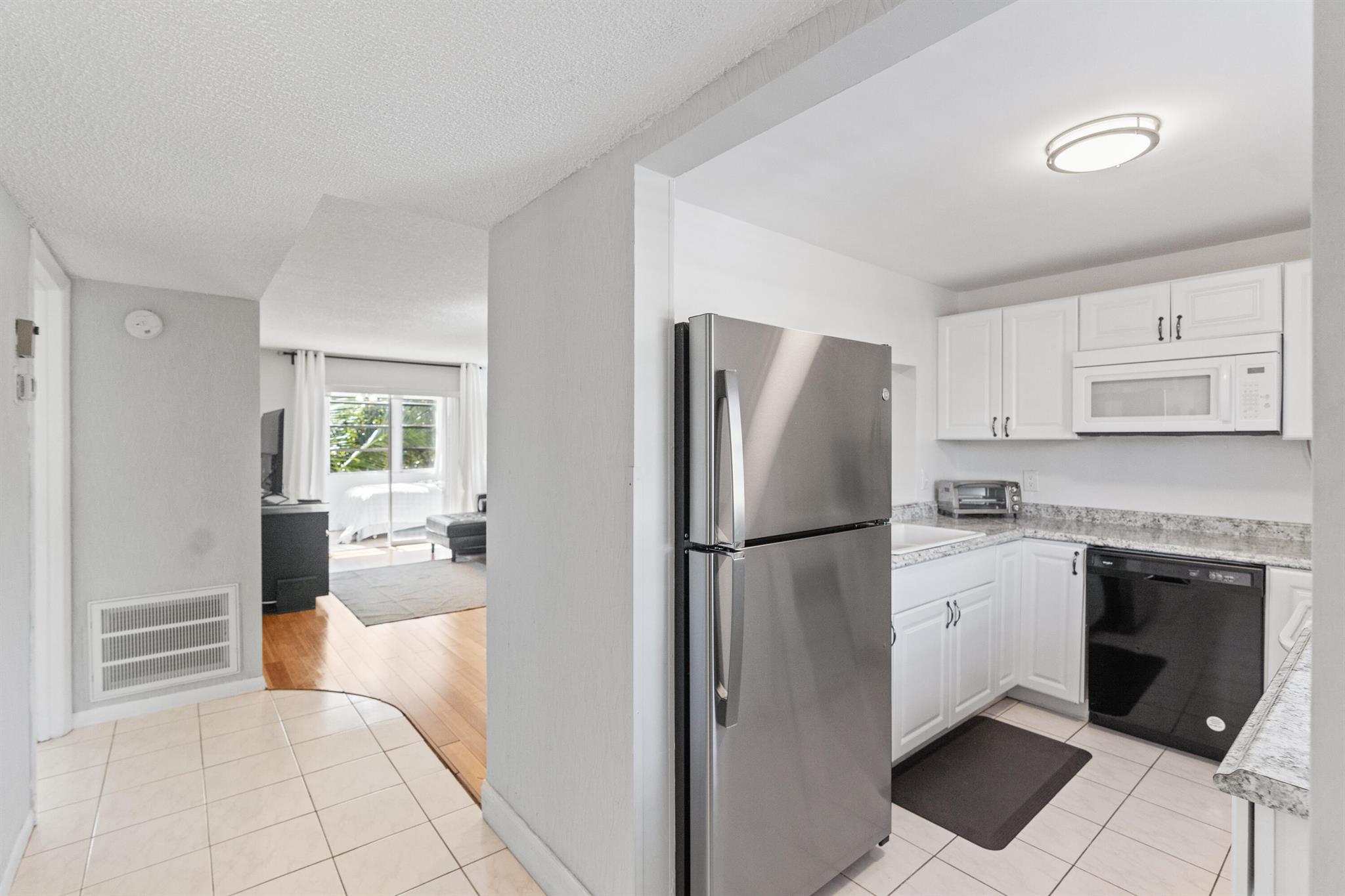 VILLAGE ROYALE GREENVIEW - Residential Lease