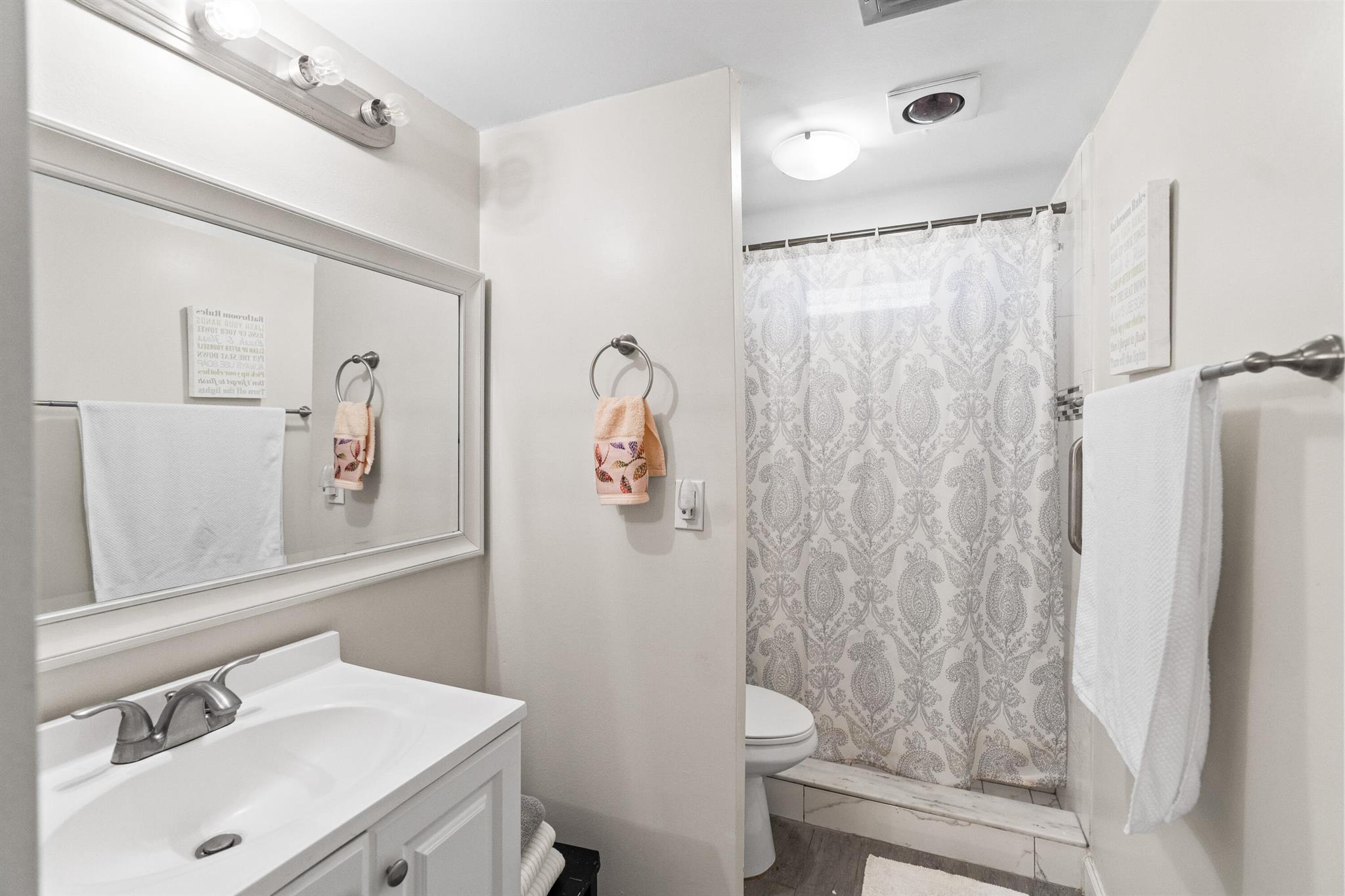 VILLAGE ROYALE GREENVIEW - Residential Lease