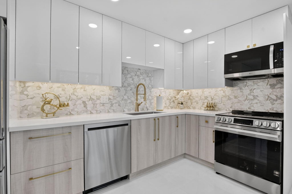 Photo of 7847 Lakeside Boulevard #1021, Boca Raton, FL 33434 (MLS # B26065623)