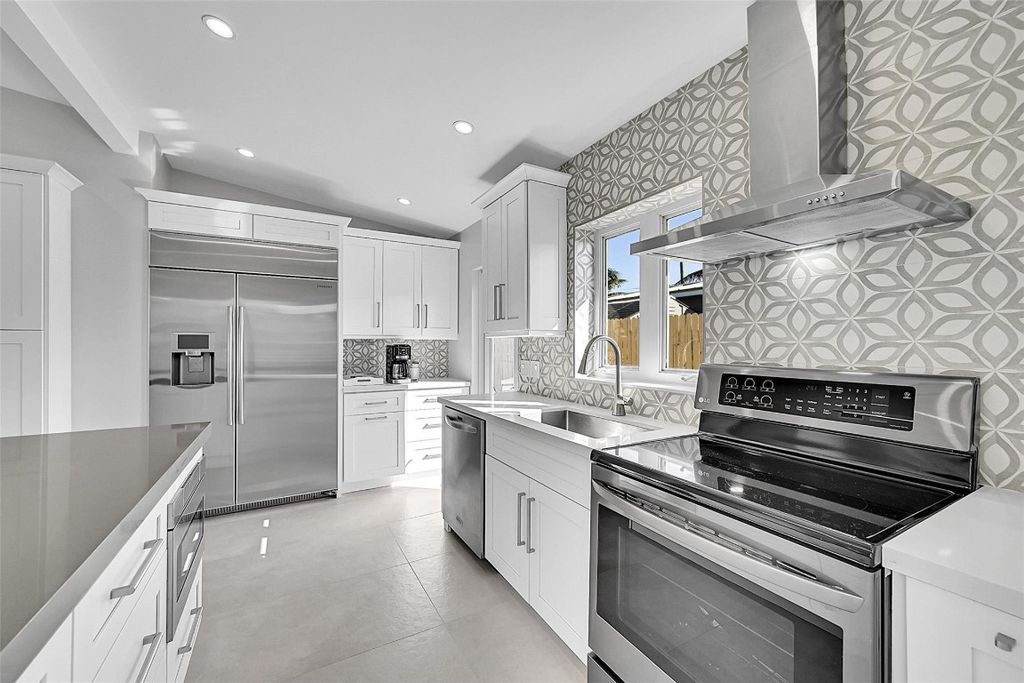 Photo of 441 SE 14th Avenue, Pompano Beach, FL 33060 (MLS # F10548324)