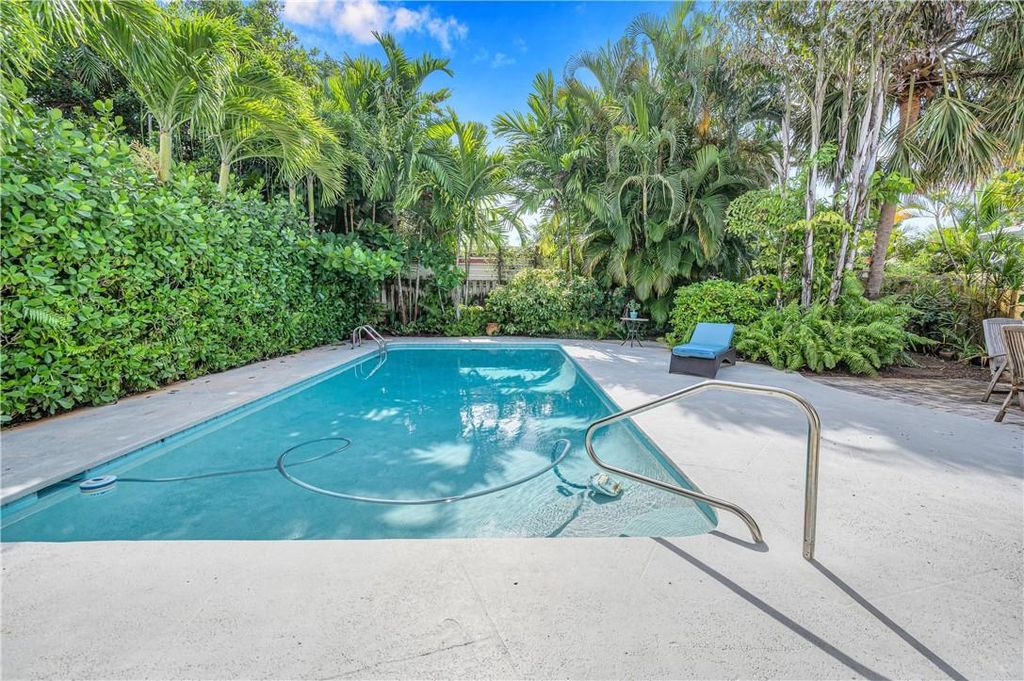 Photo of 836 NE 17th Way, Fort Lauderdale, FL 33304 (MLS # F10387806)