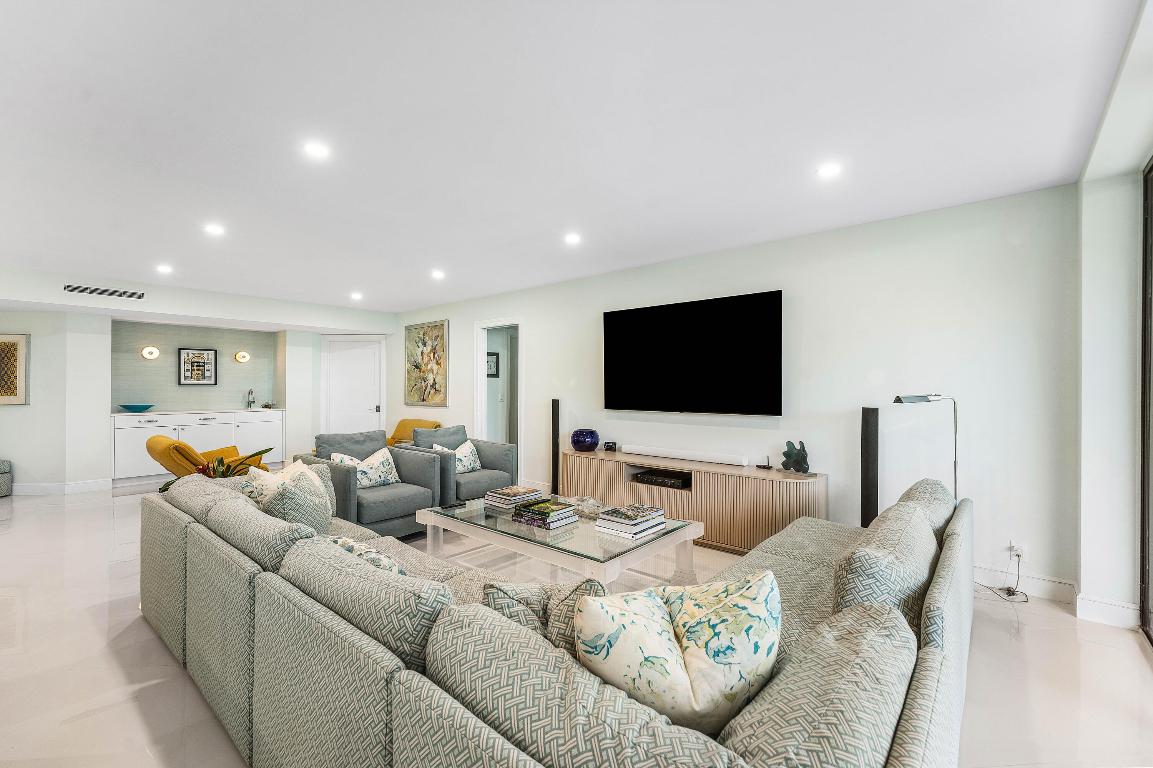 SUTTON PLACE - Residential