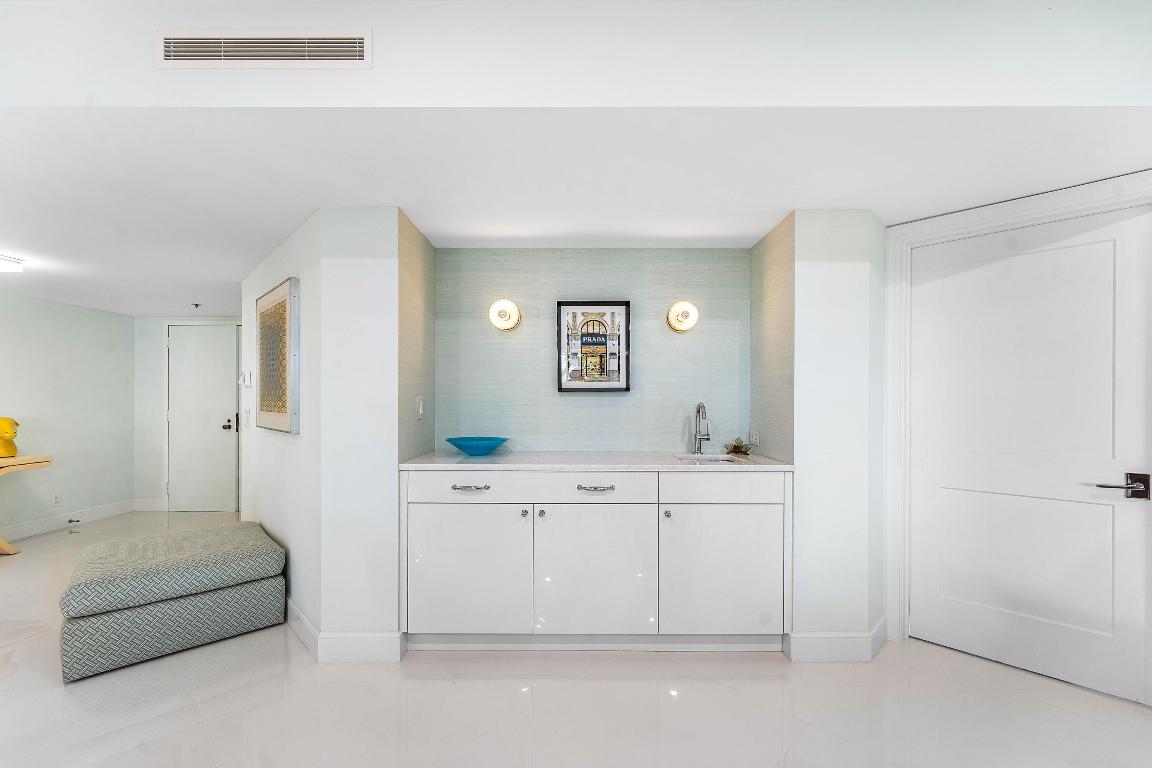 SUTTON PLACE - Residential