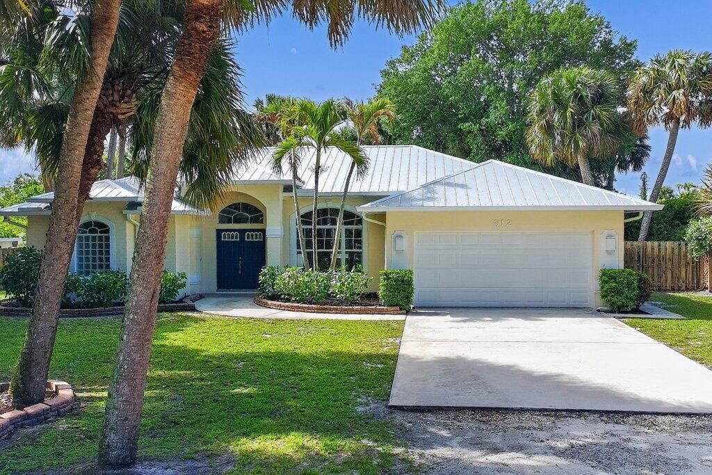 Photo of 612 SE 6th Street, Stuart, FL 34994 (MLS # B26015979)
