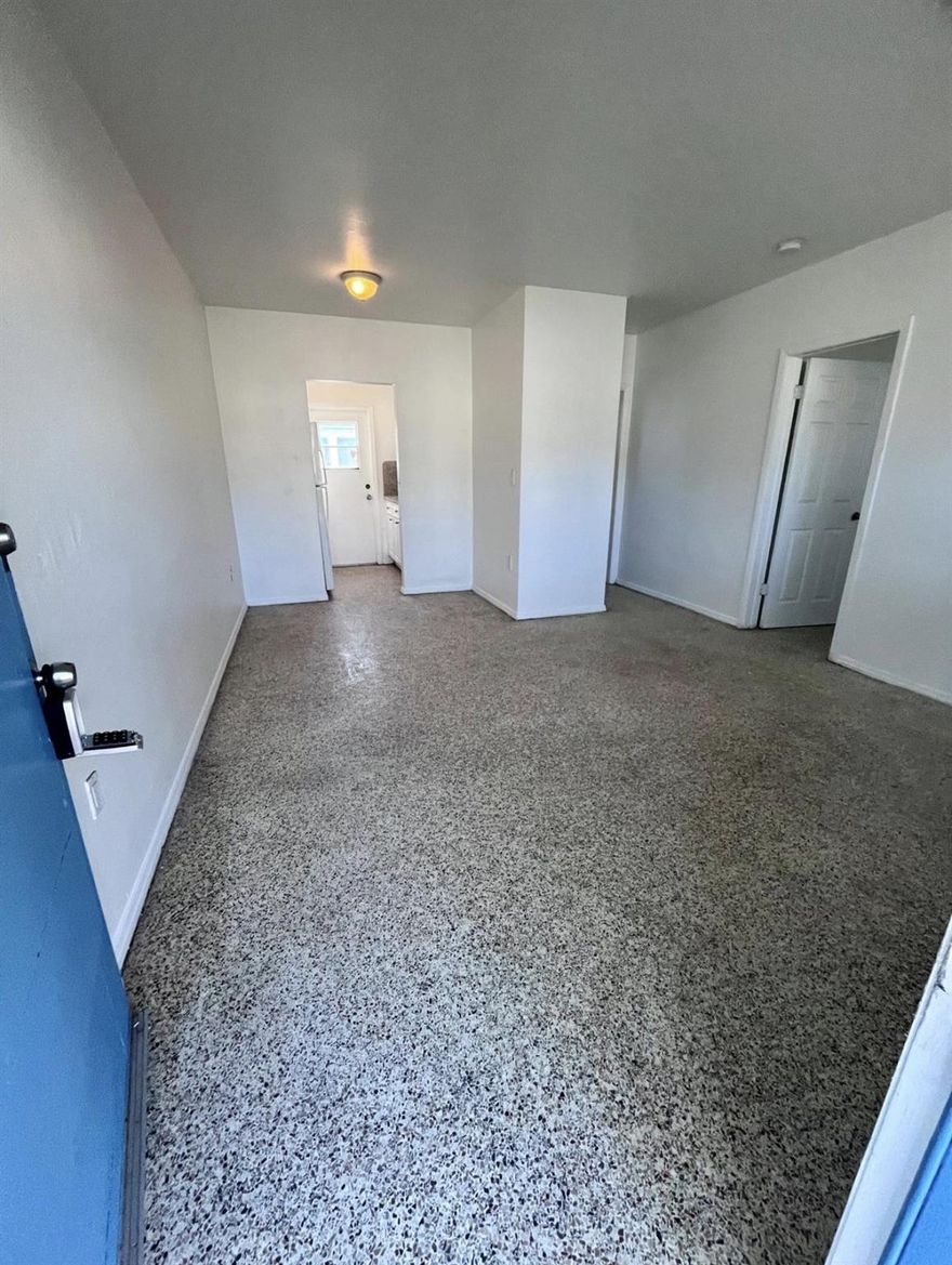 Centrally located, spacious and bright 1 bed/1 full bath, 1st floor garden apartment. Bright kitchen. Plenty of closet space. One assigned parking. HOA association covers insurance, water, trash, basic cable, exterior maintenance and common areas.