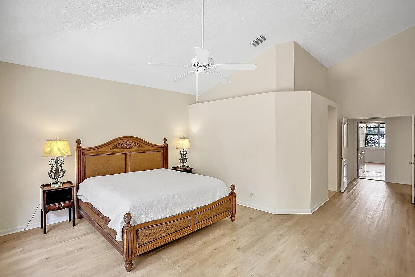 COLONY II THE - Residential Lease