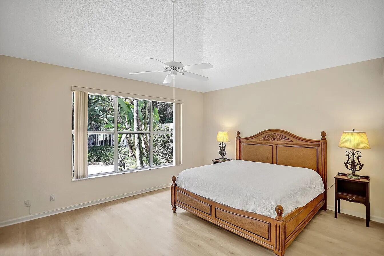 COLONY II THE - Residential Lease