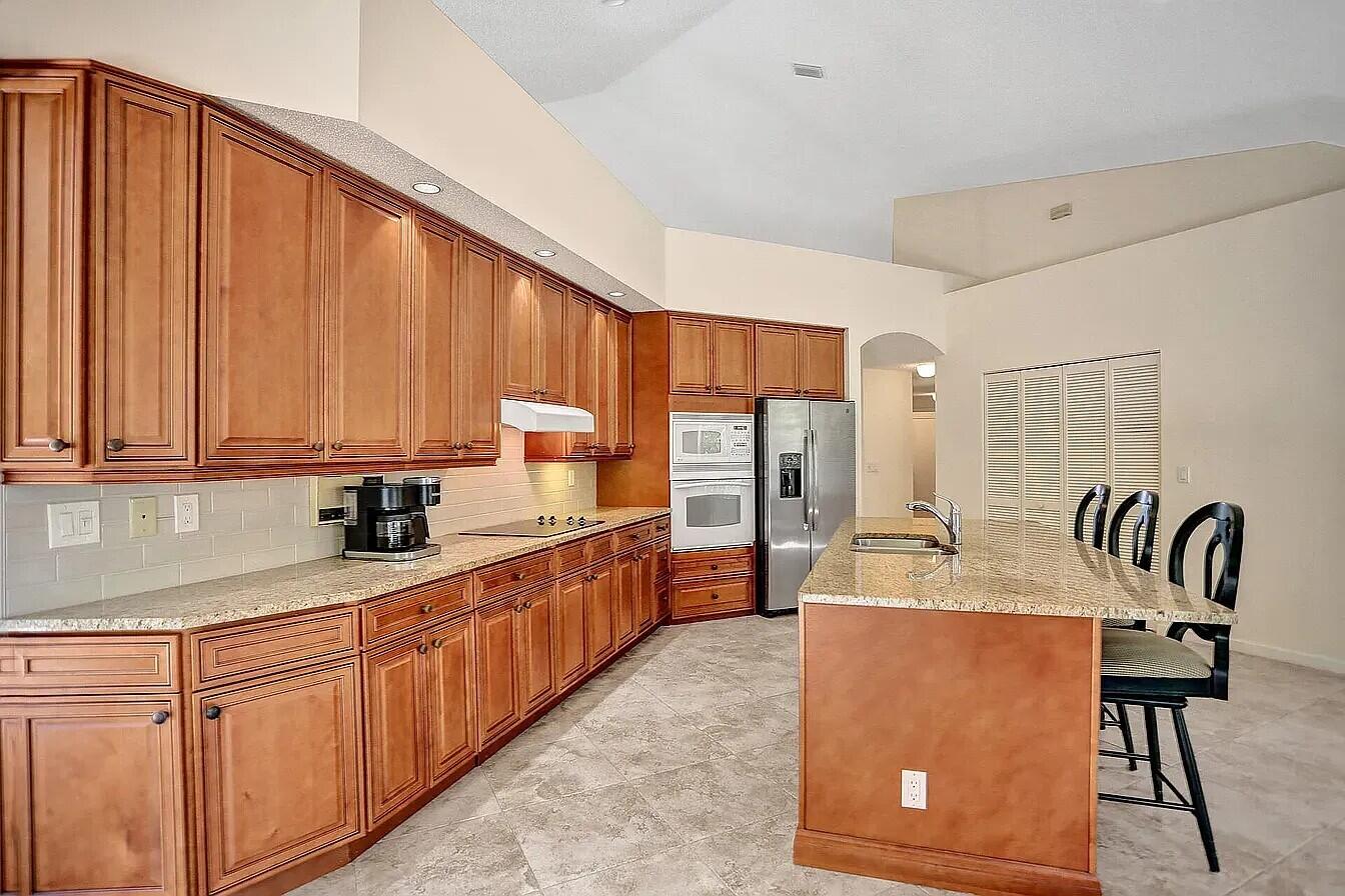 COLONY II THE - Residential Lease