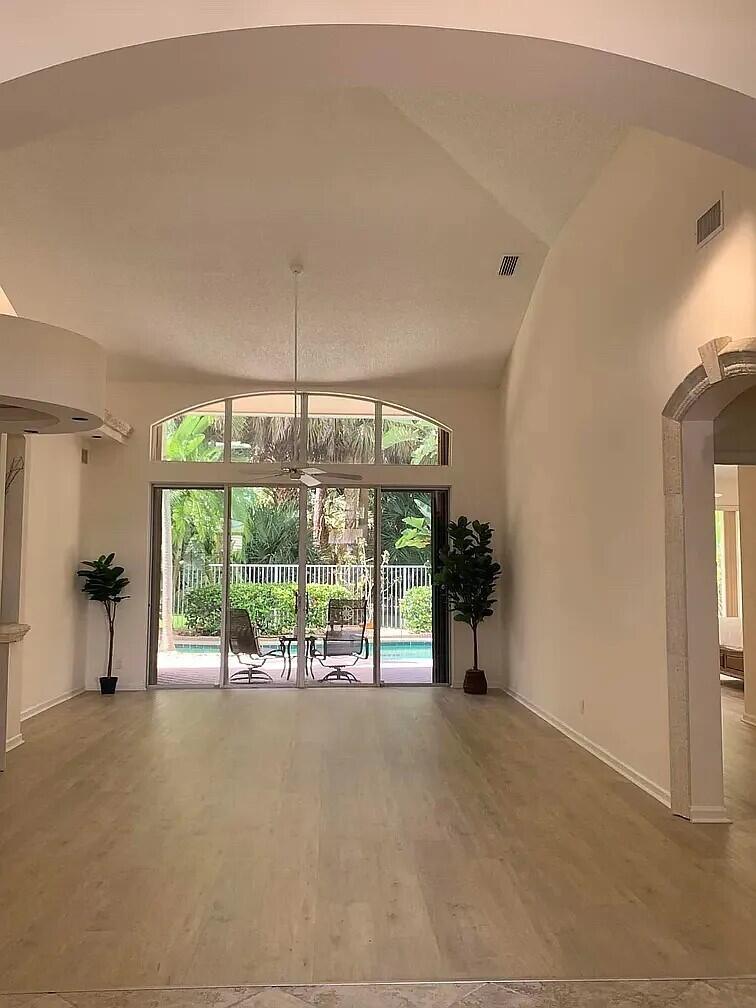 COLONY II THE - Residential Lease