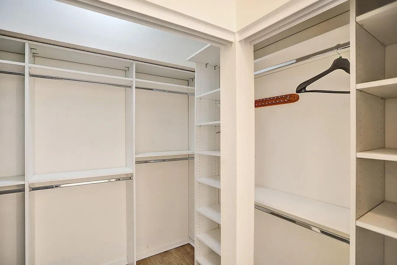 COLONY II THE - Residential Lease