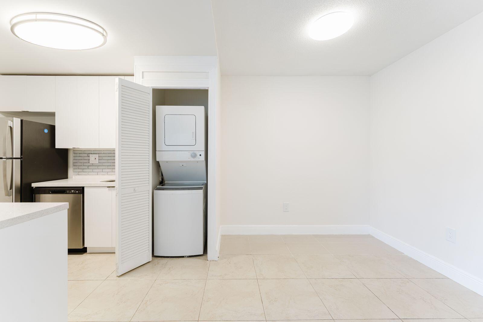 MAYA PALM CONDO APTS - Residential Lease