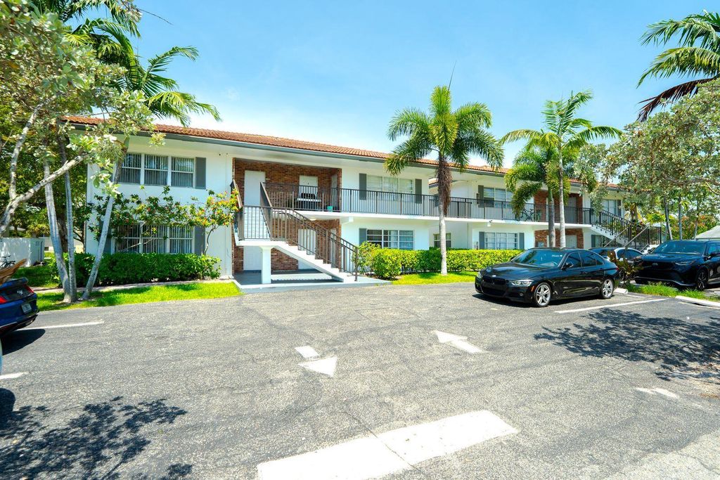 Photo of 201 SW 7th Street #10, Boca Raton, FL 33432 (MLS # B26004752)