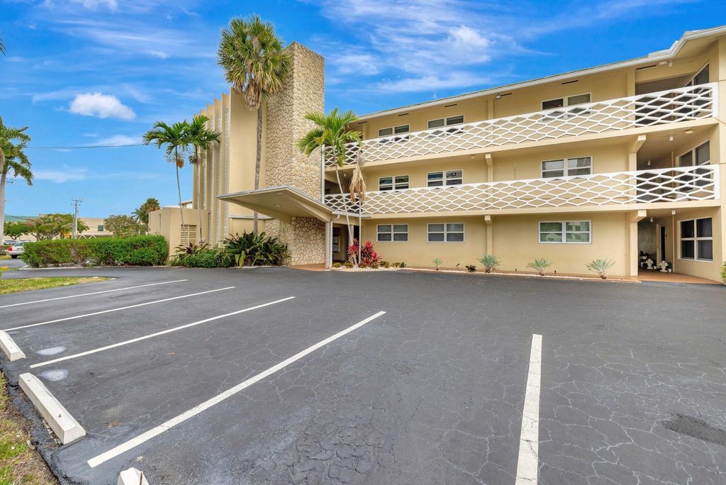 Photo of 4836 NE 23rd Avenue #21, Fort Lauderdale, FL 33308 (MLS # F10490192)