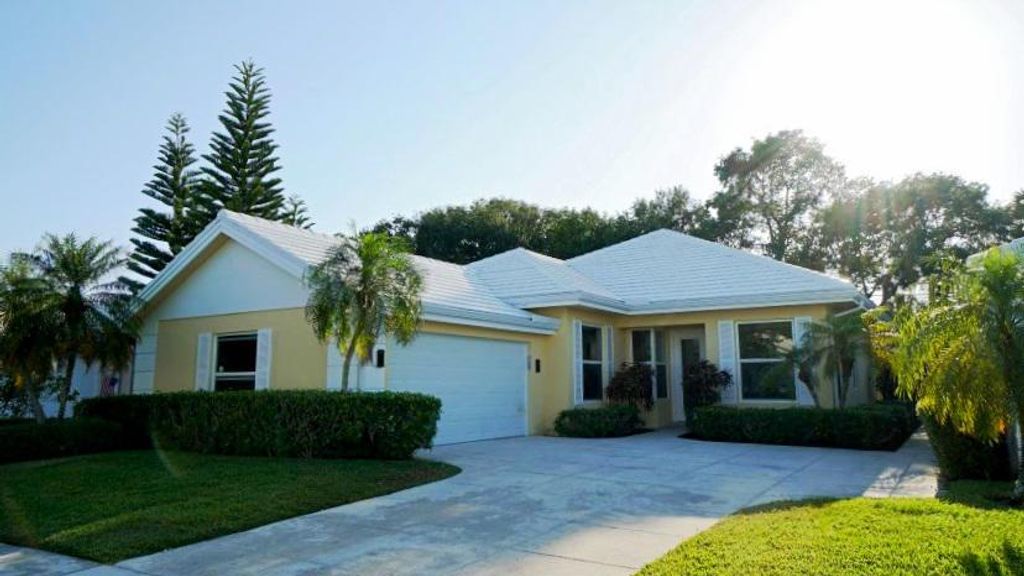 Photo of 8605 Wakefield Drive, Palm Beach Gardens, FL 33410 (MLS # R10706909)