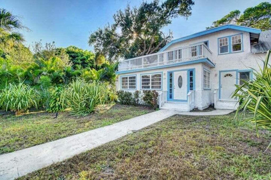 Photo of 313 S Lakeside Drive #3, Lake Worth Beach, FL 33460 (MLS # R11019096)