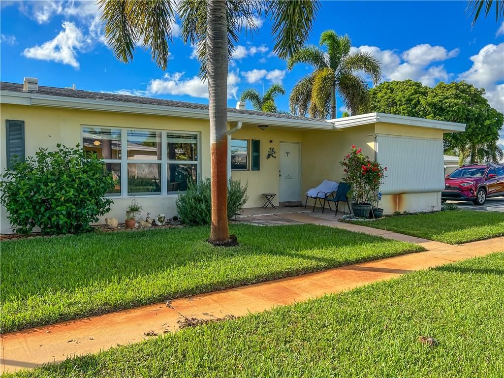 Photo of 230 Country Ln #B, Boynton Beach, FL 33435 (MLS # F10356532)