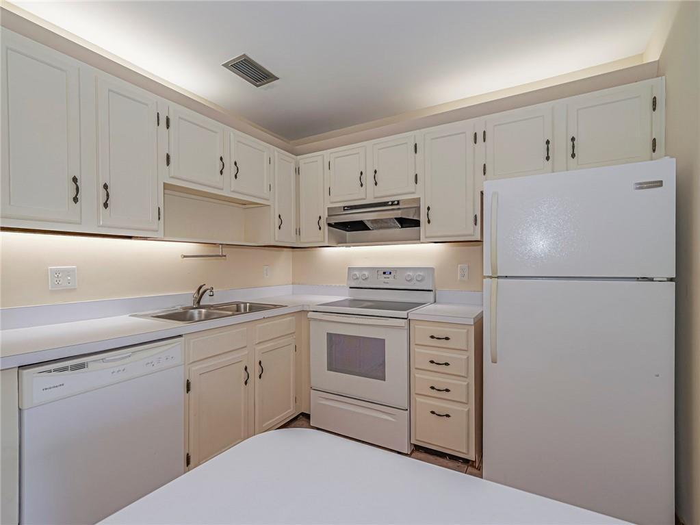 VISTA ROYALE PHASE IV BLDGS 83-111 - Residential