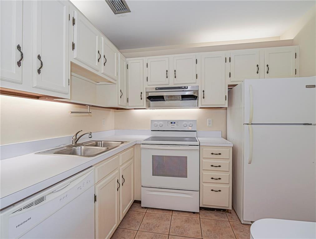 VISTA ROYALE PHASE IV BLDGS 83-111 - Residential