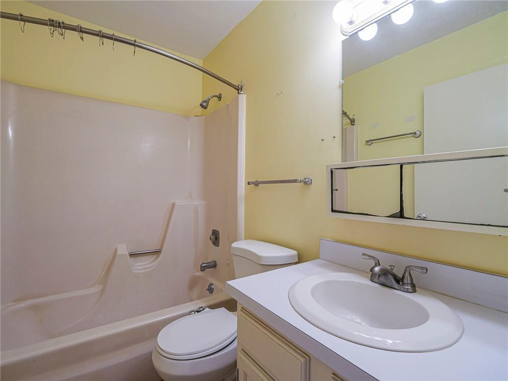 VISTA ROYALE PHASE IV BLDGS 83-111 - Residential