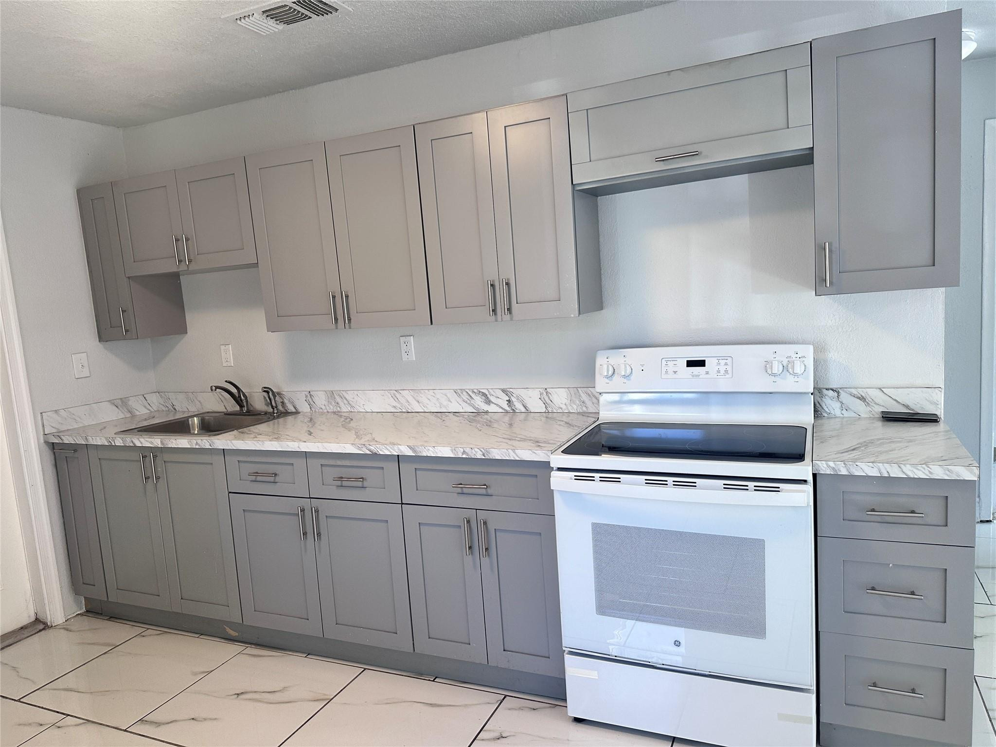 NORTHERN BLVD TRACK - Residential Lease