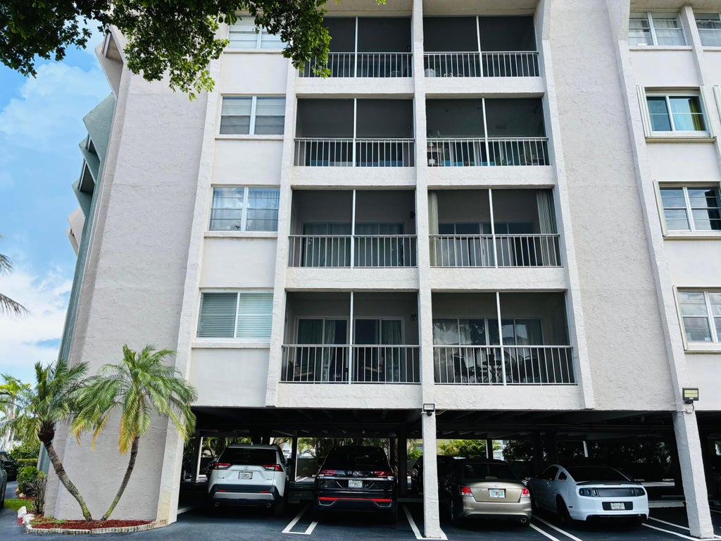 Photo of 505 Spencer Drive NW #112, West Palm Beach, FL 33409 (MLS # B26056657)