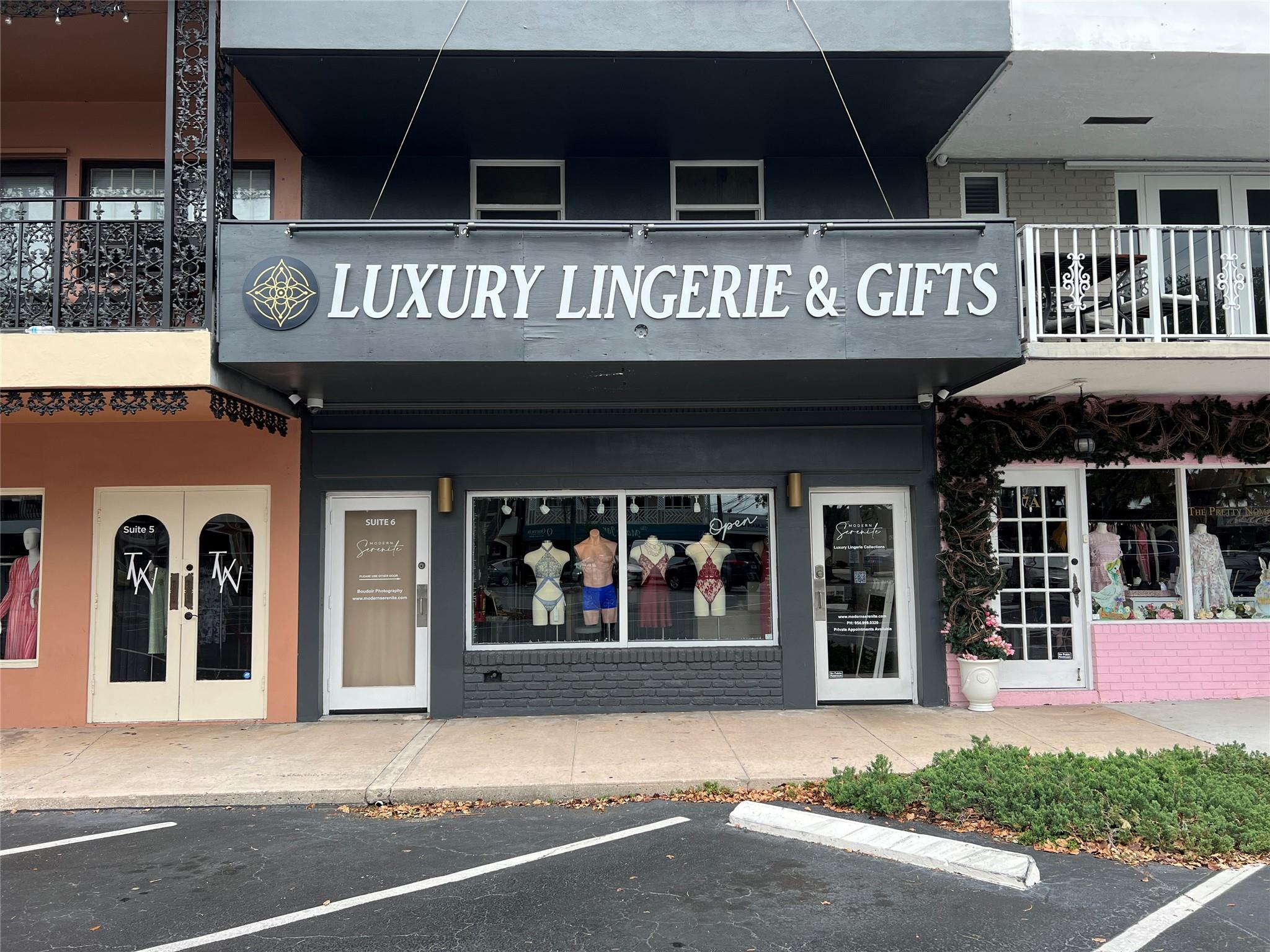 PRIME FORT LAUDERDALE LOCATION. IN A BUSY SHOPPING CENTER WITH PROFESSIONAL OFFICES, SEAFOOD MARKET, RESTAURANT, AND VARIETY TYPE OF RETAILS. SOLID CONCRETE BUILDING INCLUDES GROUND FLOOR AND MEZZANINE LEVELS. THE 3RD LEVEL IS ALSO AVAILABLE FOR LEASE. ENTIRE BUILDING CONSISTS OF OVER 2000SF LEASING SPACES FOR RETAIL AND/OR OFFICE USAGE.