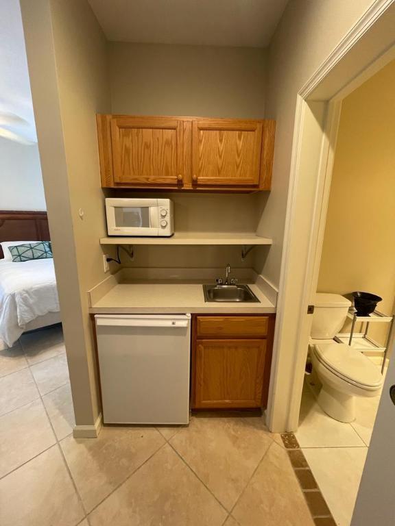 CASTLE PINES CONDOMINIUM - Residential Lease