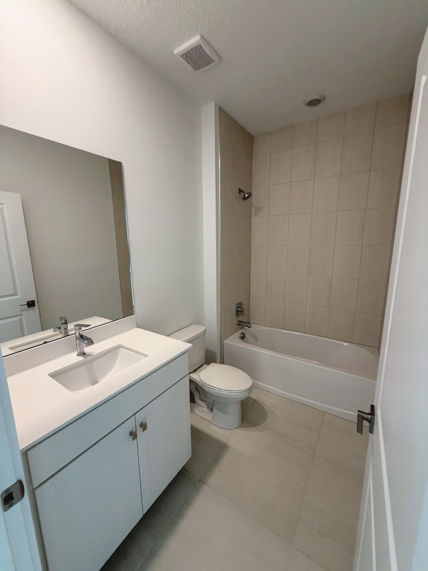 6570 SE Park Trace Drive, Stuart, FL, 34997/$638,000 2 6570 SE Park Trace Drive