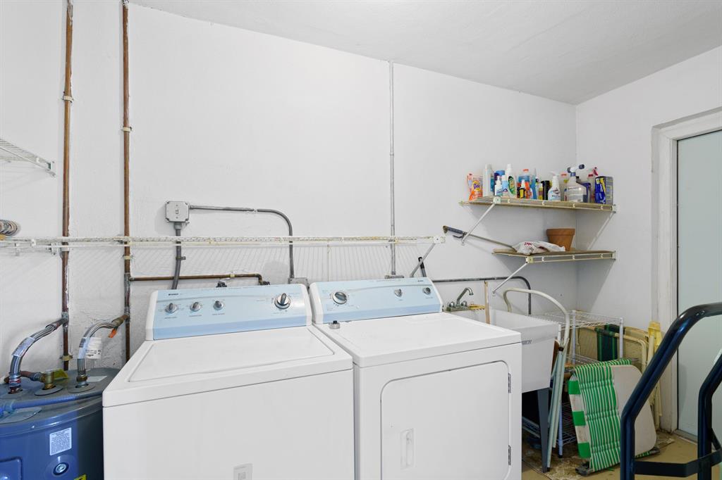 CRESTHAVEN TOWNHOMES SEC - Residential