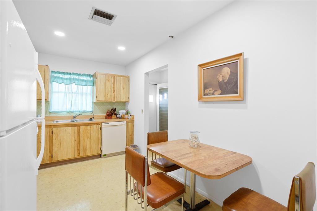 CRESTHAVEN TOWNHOMES SEC - Residential