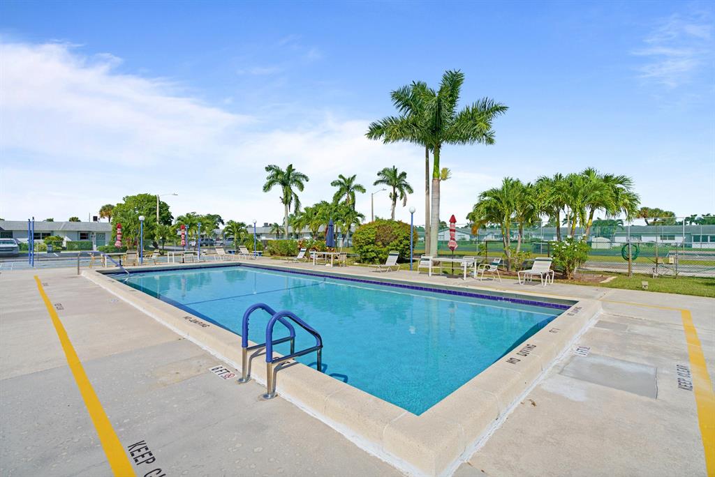 CRESTHAVEN TOWNHOMES SEC - Residential