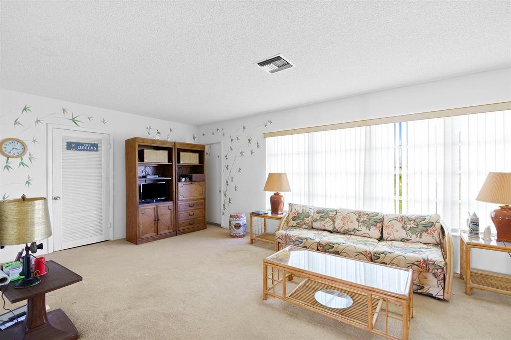 CRESTHAVEN TOWNHOMES SEC - Residential