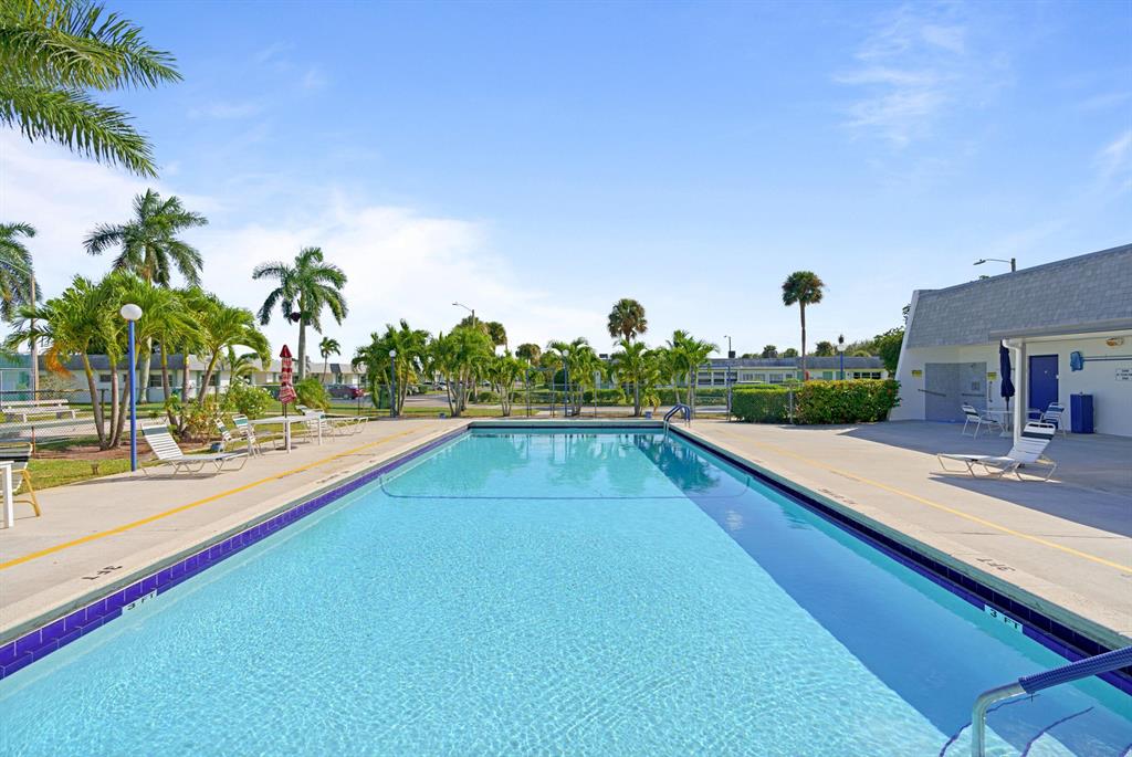 CRESTHAVEN TOWNHOMES SEC - Residential