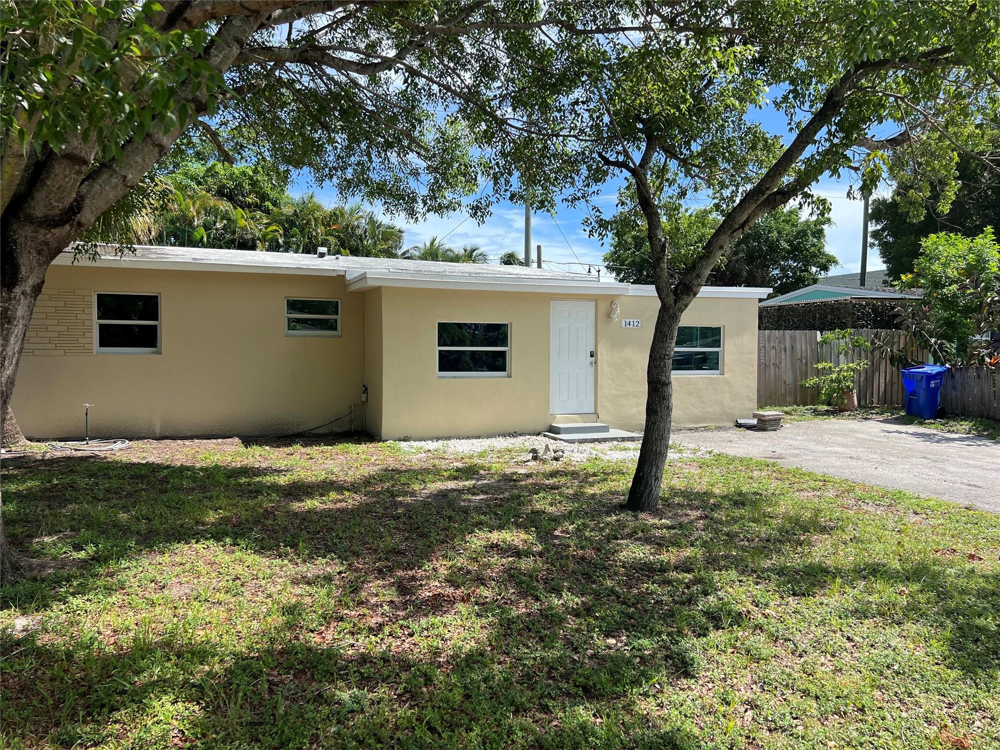 1412 NE 25th Ct