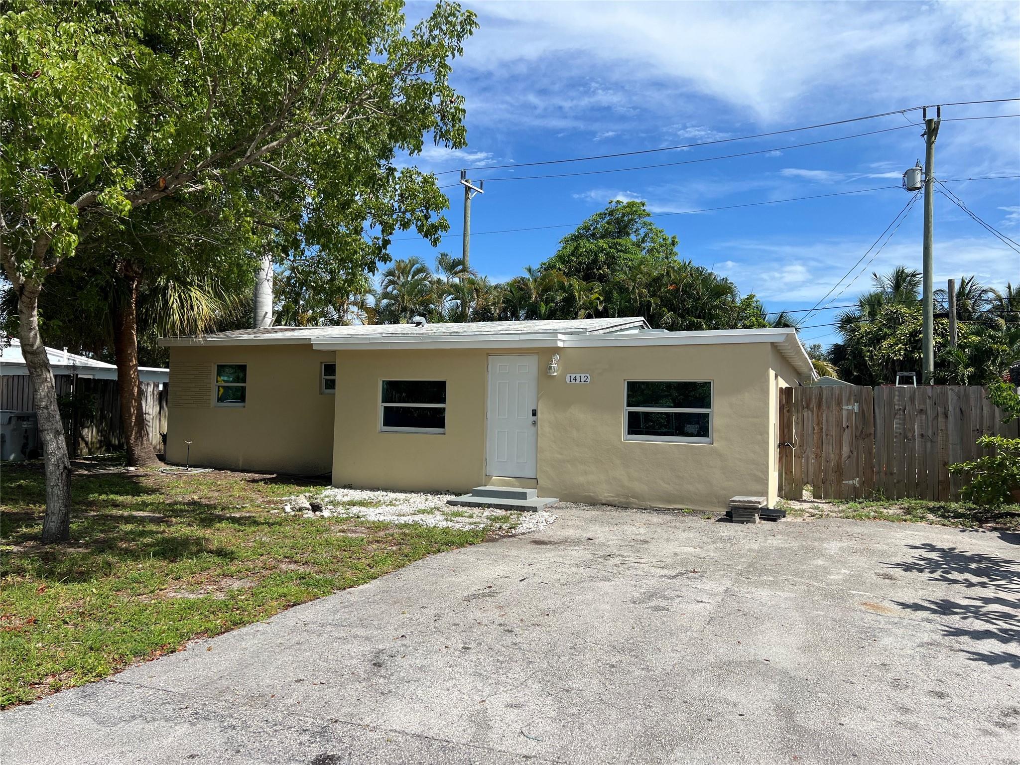 1412 NE 25th Ct