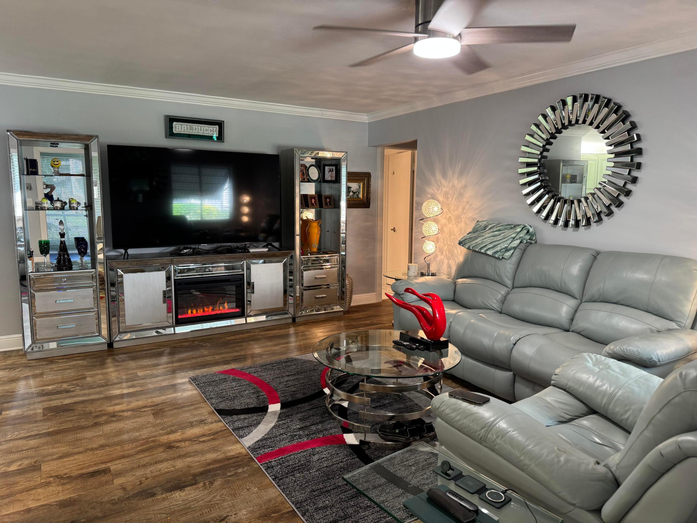 LA PINATA - Residential