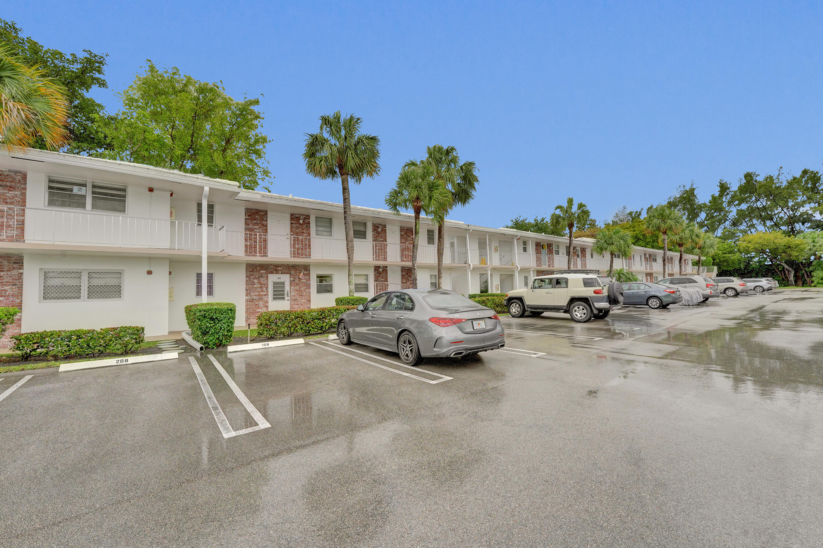 FAIRVIEW IV CONDO - Residential