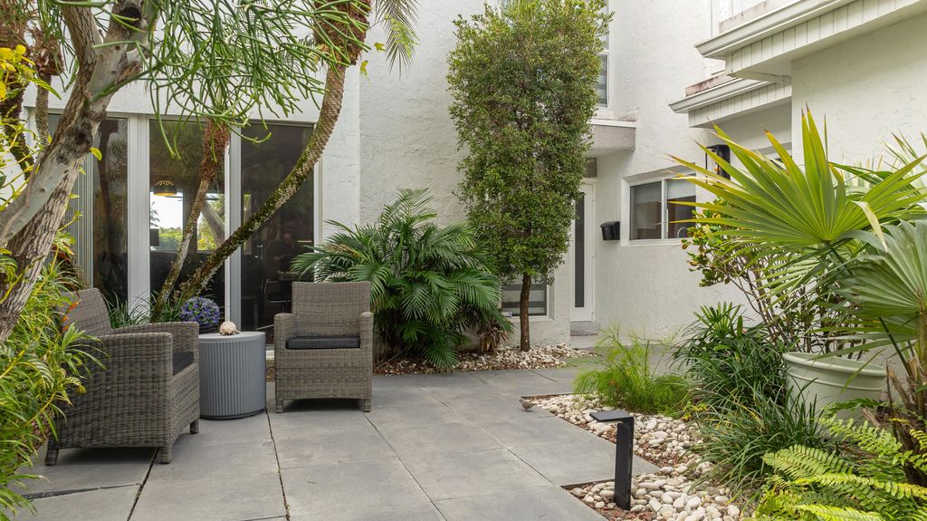 Photo of 660 Kensington Place #10a, Wilton Manors, FL 33305 (MLS # B26003045)