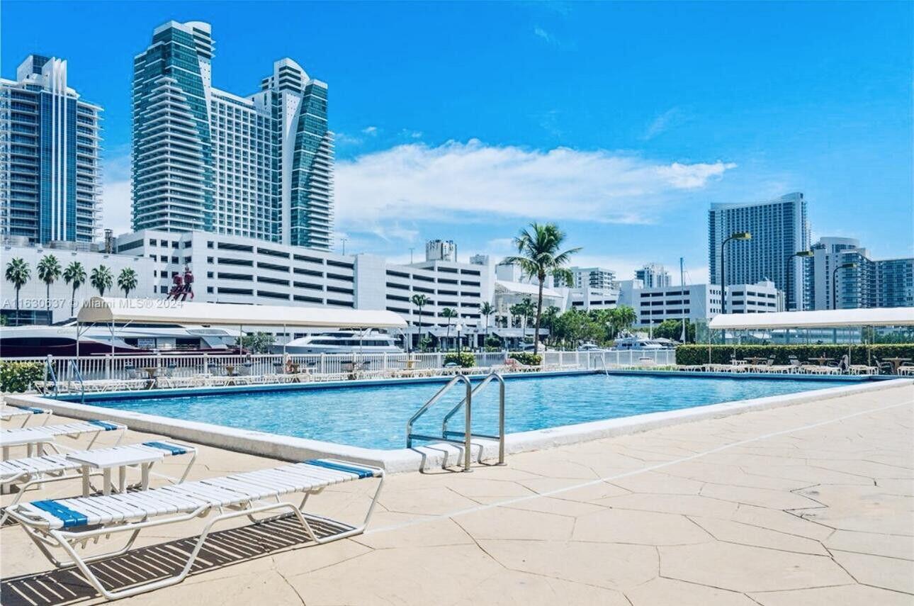 TOWERS OF OCEANVIEW SOUTH - Residential