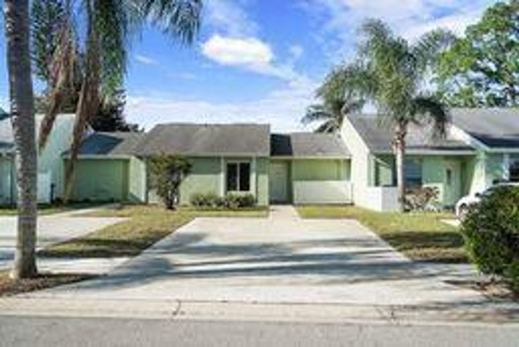 Photo of 117 Oakwood Drive, Jupiter, FL 33458 (MLS # R11050034)