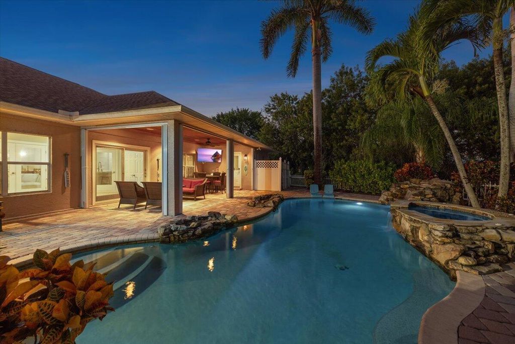 Photo of 550 46th Court, Vero Beach, FL 32968 (MLS # R11132948)