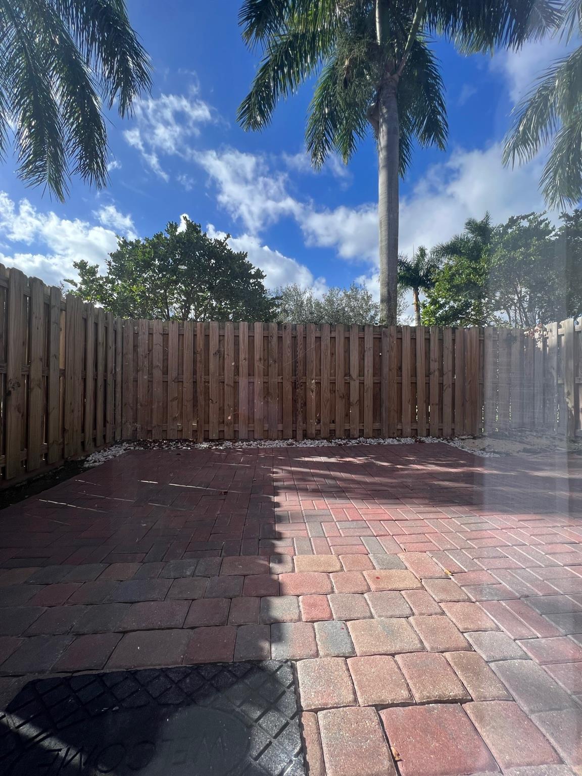 BAY WIND/DOMIICA & ELEUTH - Residential