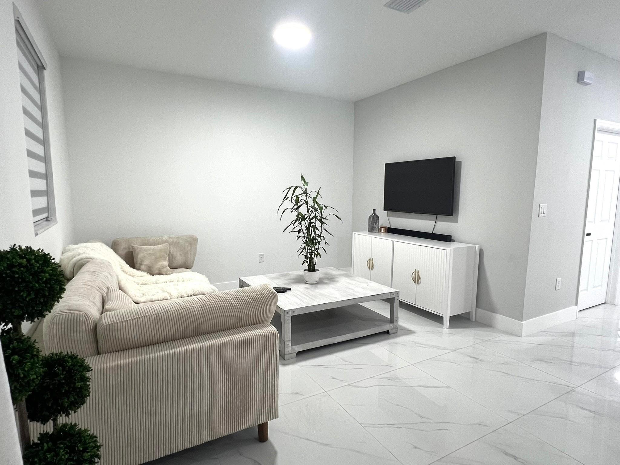 BAY WIND/DOMIICA & ELEUTH - Residential