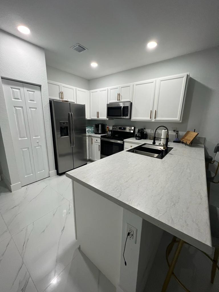 BAY WIND/DOMIICA & ELEUTH - Residential