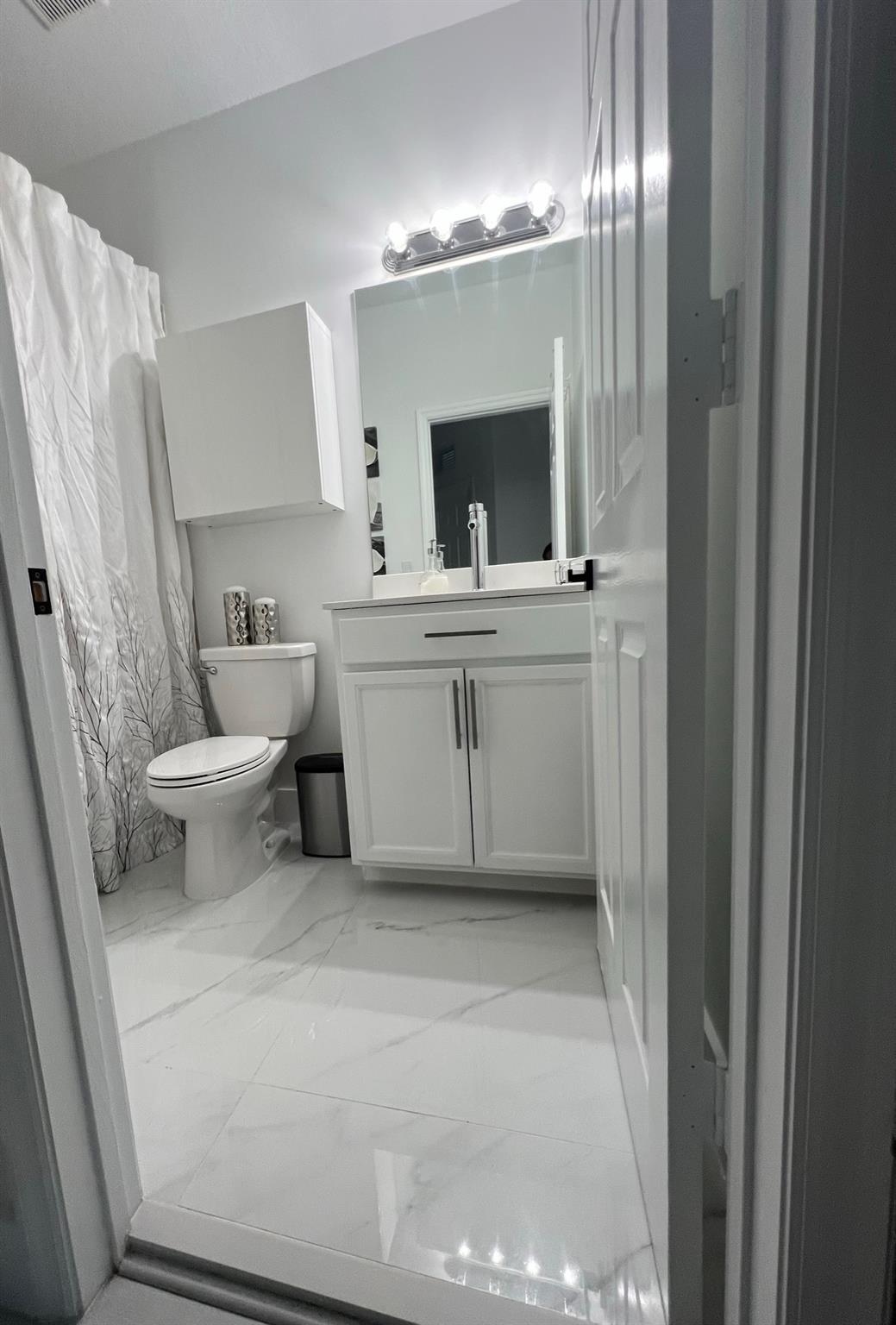 BAY WIND/DOMIICA & ELEUTH - Residential