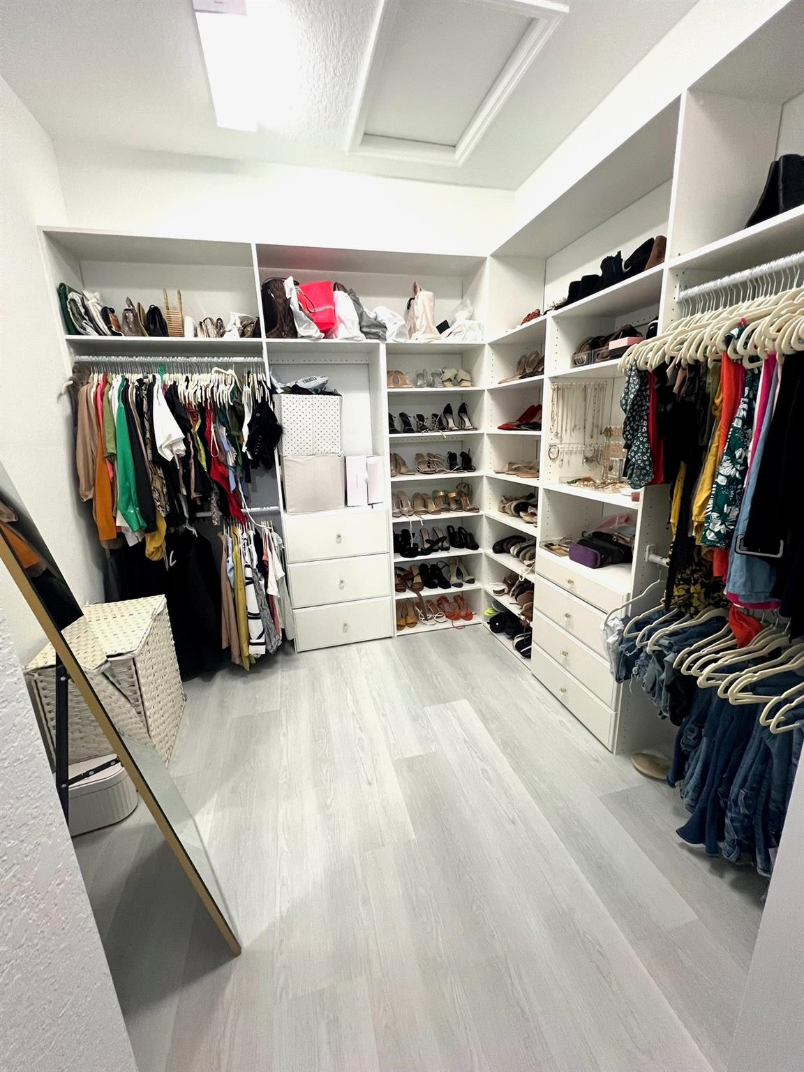 BAY WIND/DOMIICA & ELEUTH - Residential